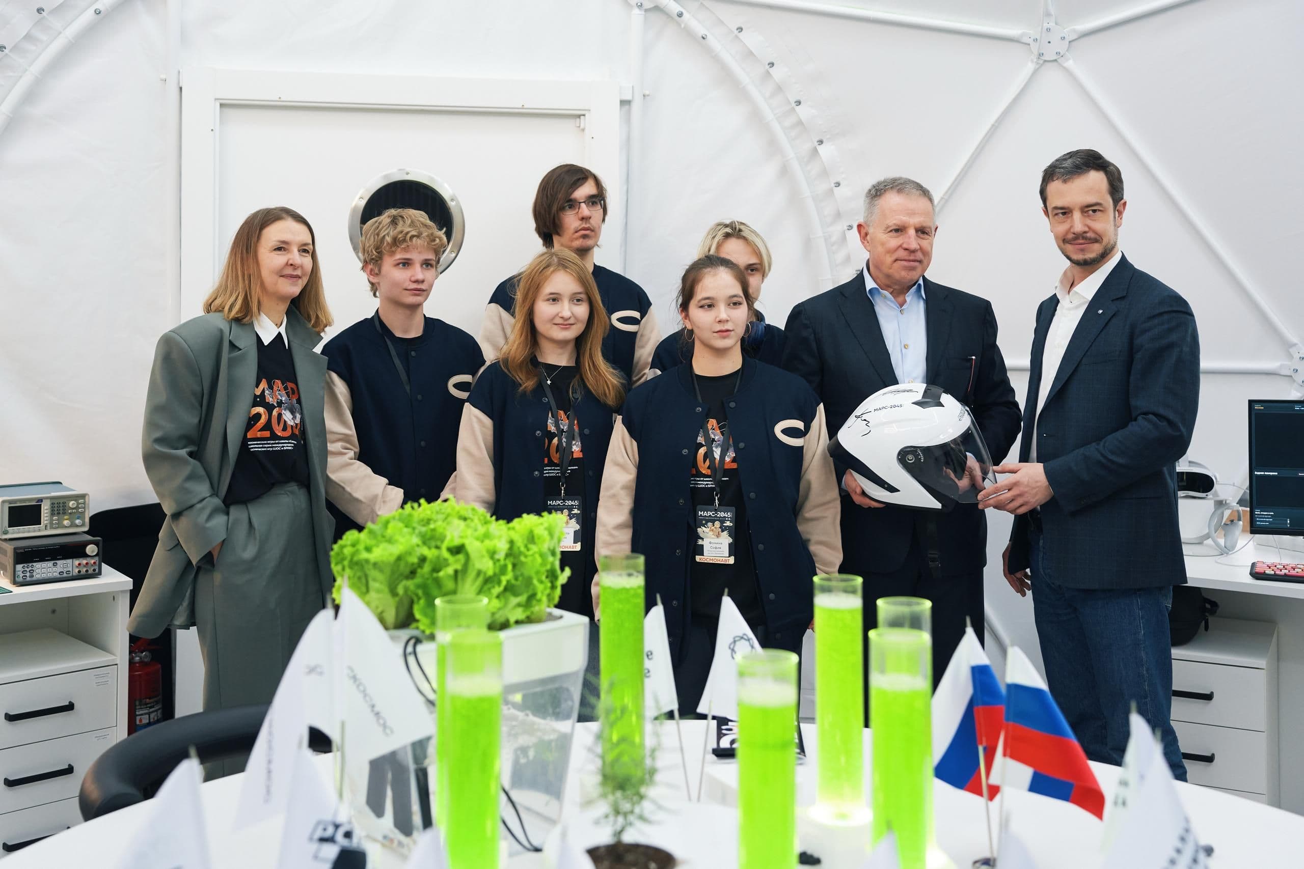 В Сколке прошли космические игры «МАРС-2045»: школьники смоделировали автономное поселение на Марсе